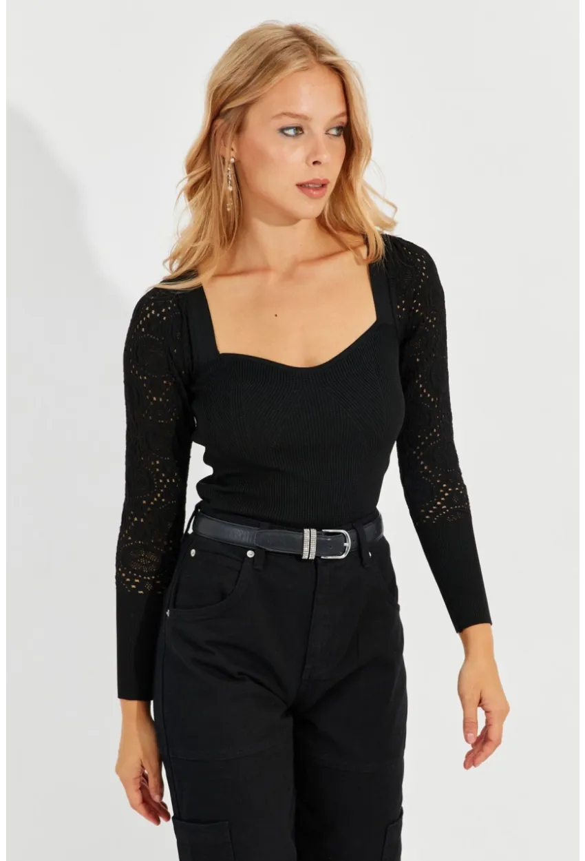 Kadın Siyah Kalp Yaka Ajurlu Triko Bluz SMT217