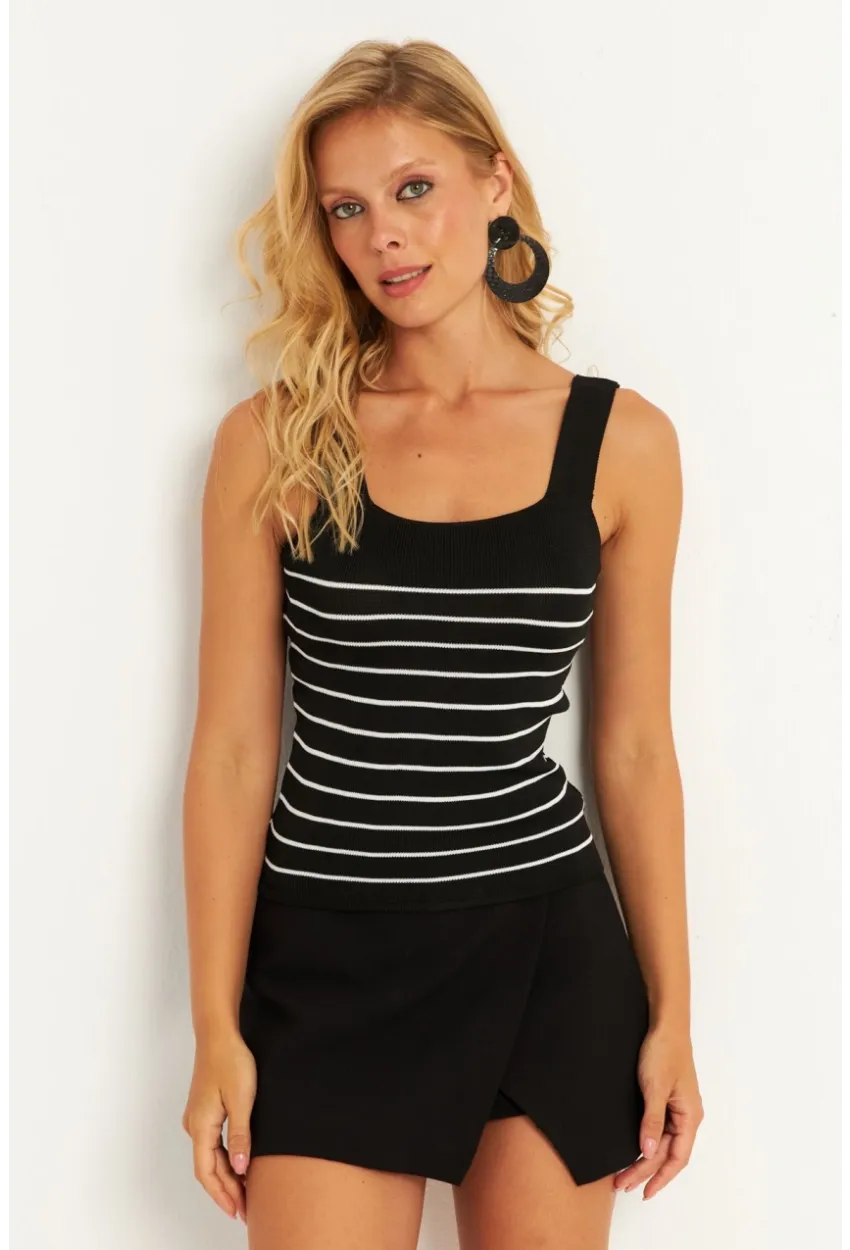 Kadın Siyah Kare Yaka Çizgili Triko Bluz KAZ15