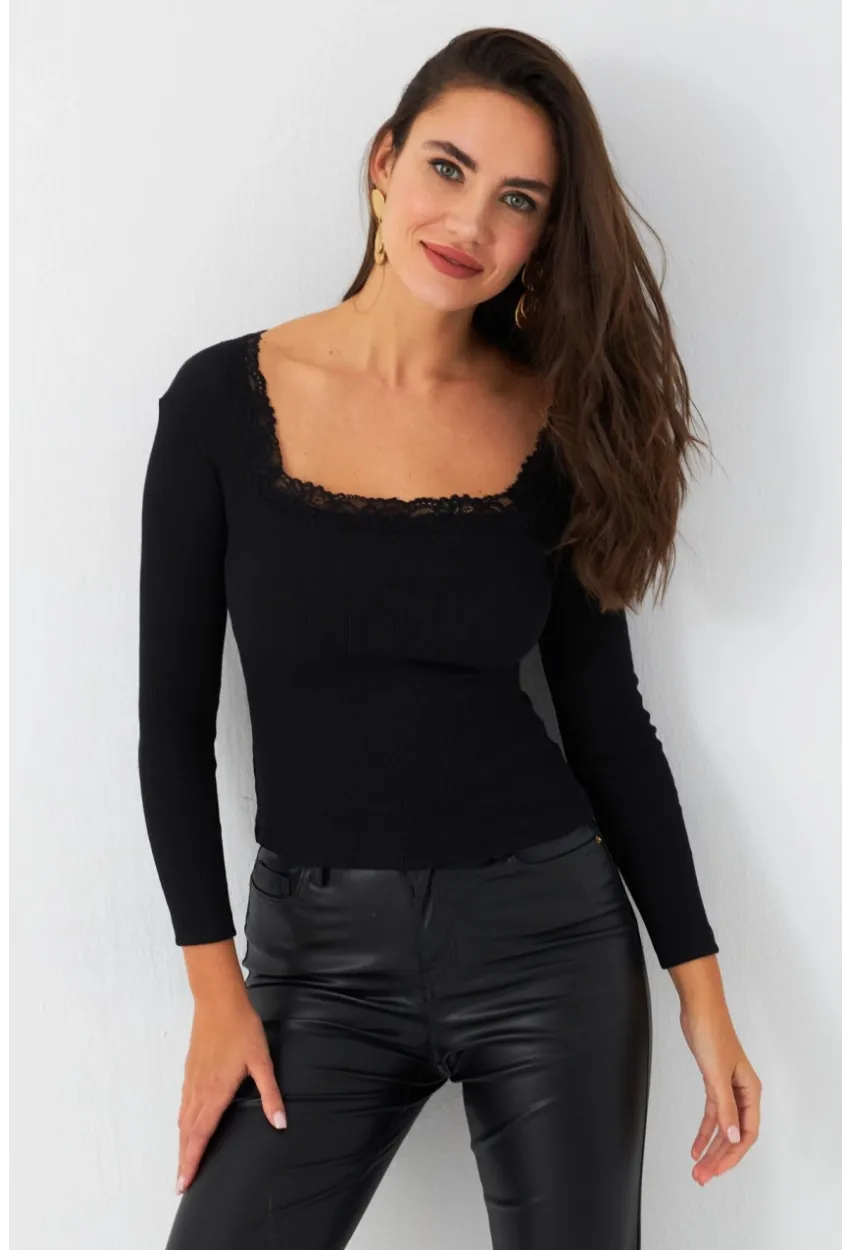 Kadın Siyah Kare Yaka Dantelli Bluz TF36