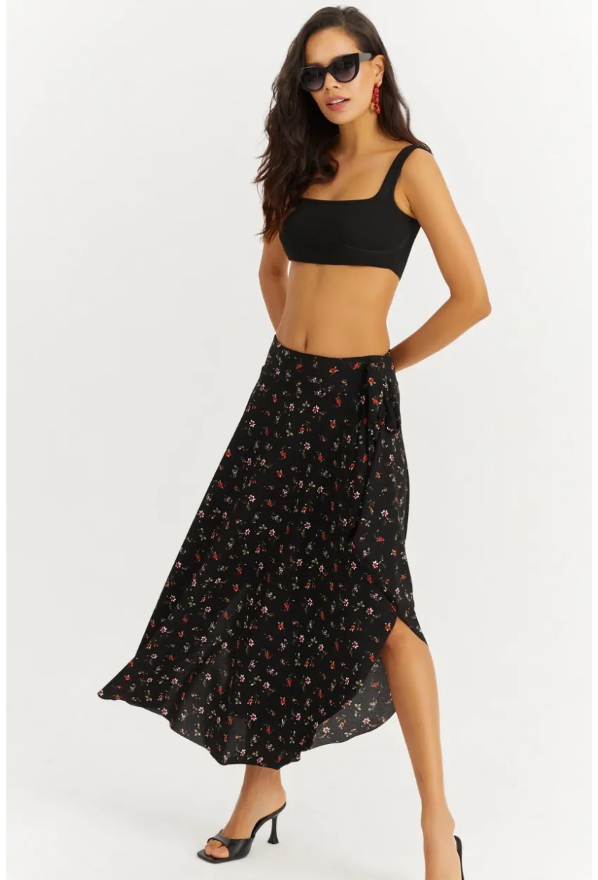 Kadın Siyah-Kırmızı Çiçekli Asimetrik Etek LV81