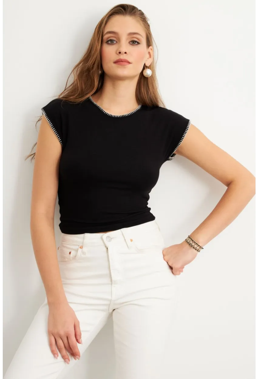 Kadın Siyah Kontrast Dikişli T-Shirt FLU766