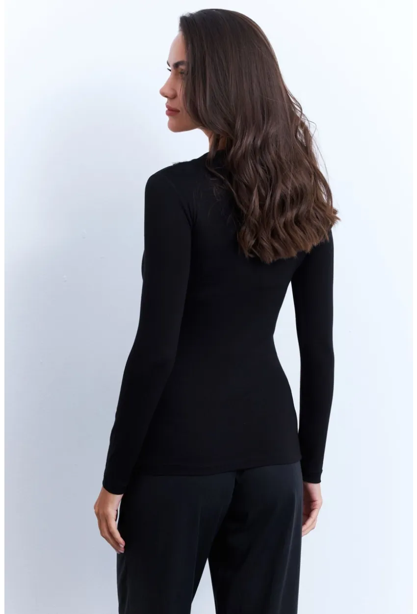 Kadın Siyah Kroşe Aksesuarlı V Yaka Bluz EY2969
