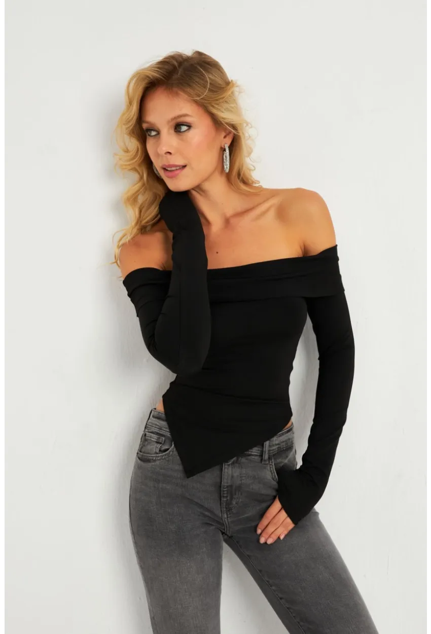 Kadın Siyah Madonna Yaka Crop Yılbaşı Bluz B5038