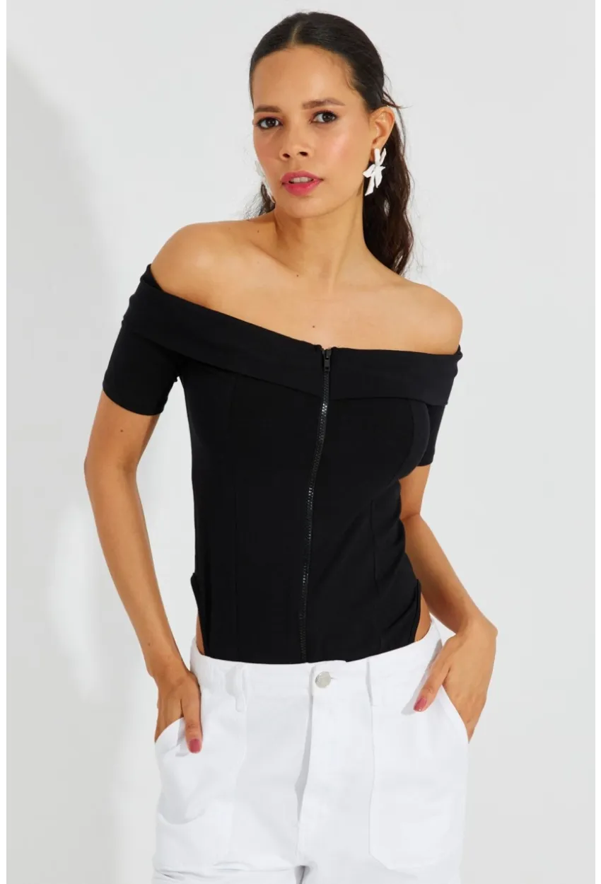 Kadın Siyah Madonna Yaka Fermuarlı Bluz B2542