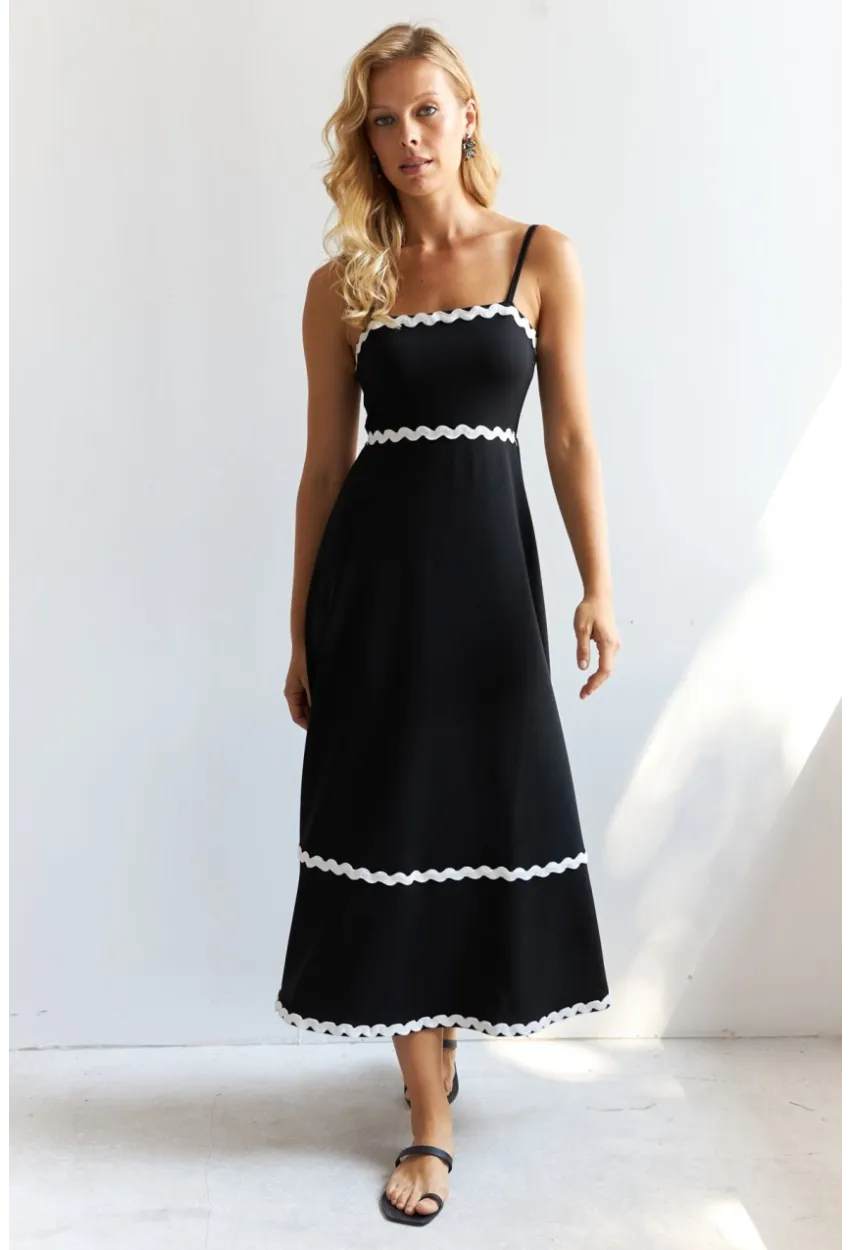 Kadın Siyah Nakış Detaylı Midi Elbise HOL2128