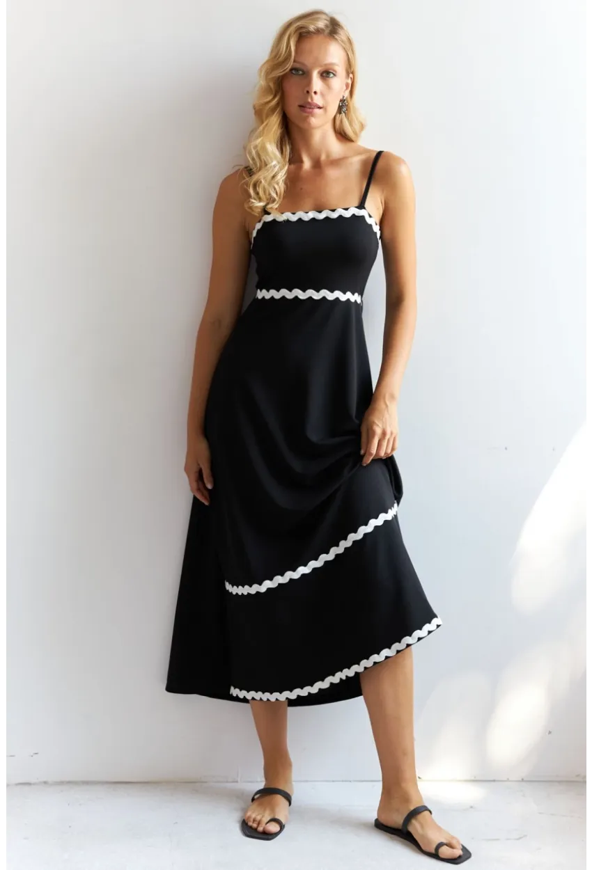 Kadın Siyah Nakış Detaylı Midi Elbise HOL2128