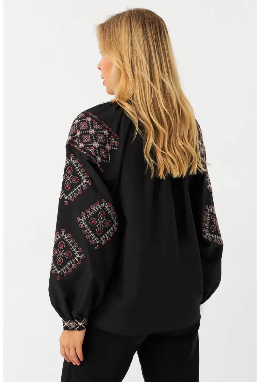 Kadın Siyah Nakışlı Detaylı Bluz MQS5672