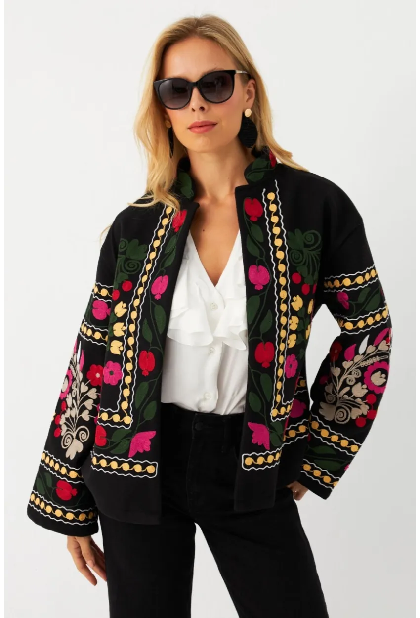 Kadın Siyah Nakışlı Kaşe Ceket MQS5880