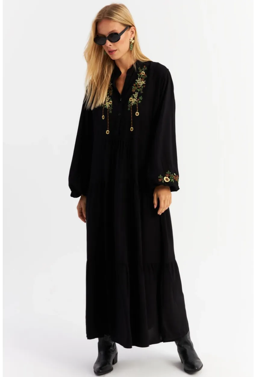 Kadın Siyah Nakışlı Volanlı Maxi Elbise MALO6
