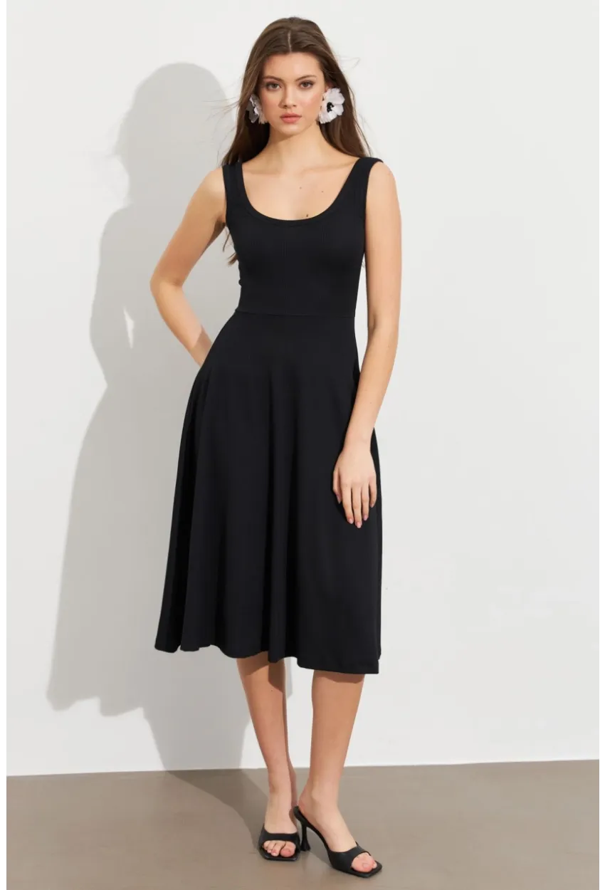 Kadın Siyah Ön Arka U Çan Etekli Midi Elbise DMR470