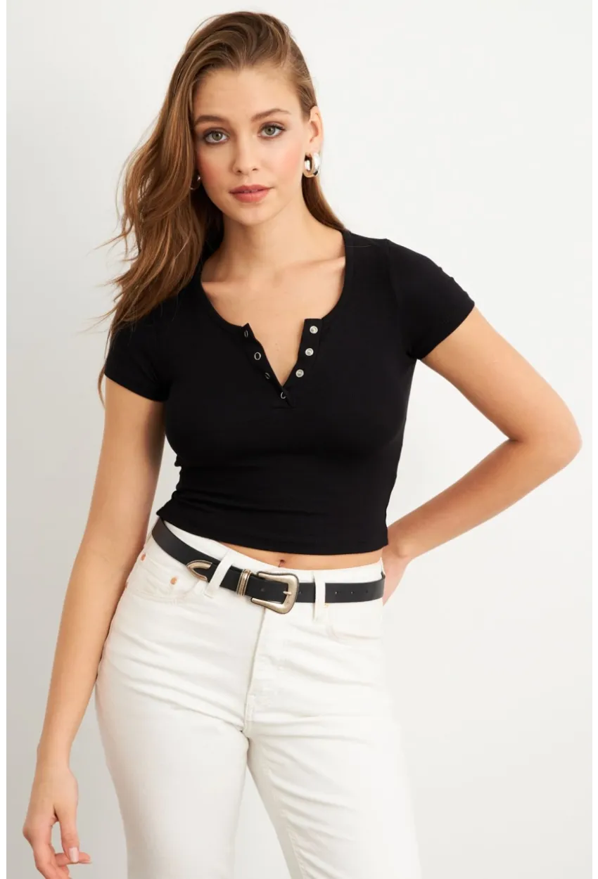 Kadın Siyah Önü Düğmeli Basic T-Shirt TOP07