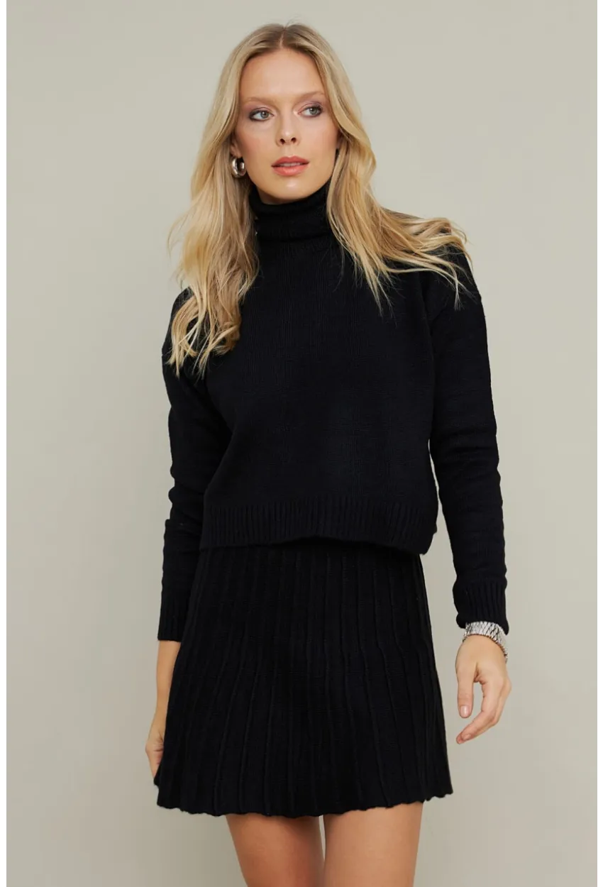 Kadın Siyah Pileli Etekli Alt Üst Takım ELT164