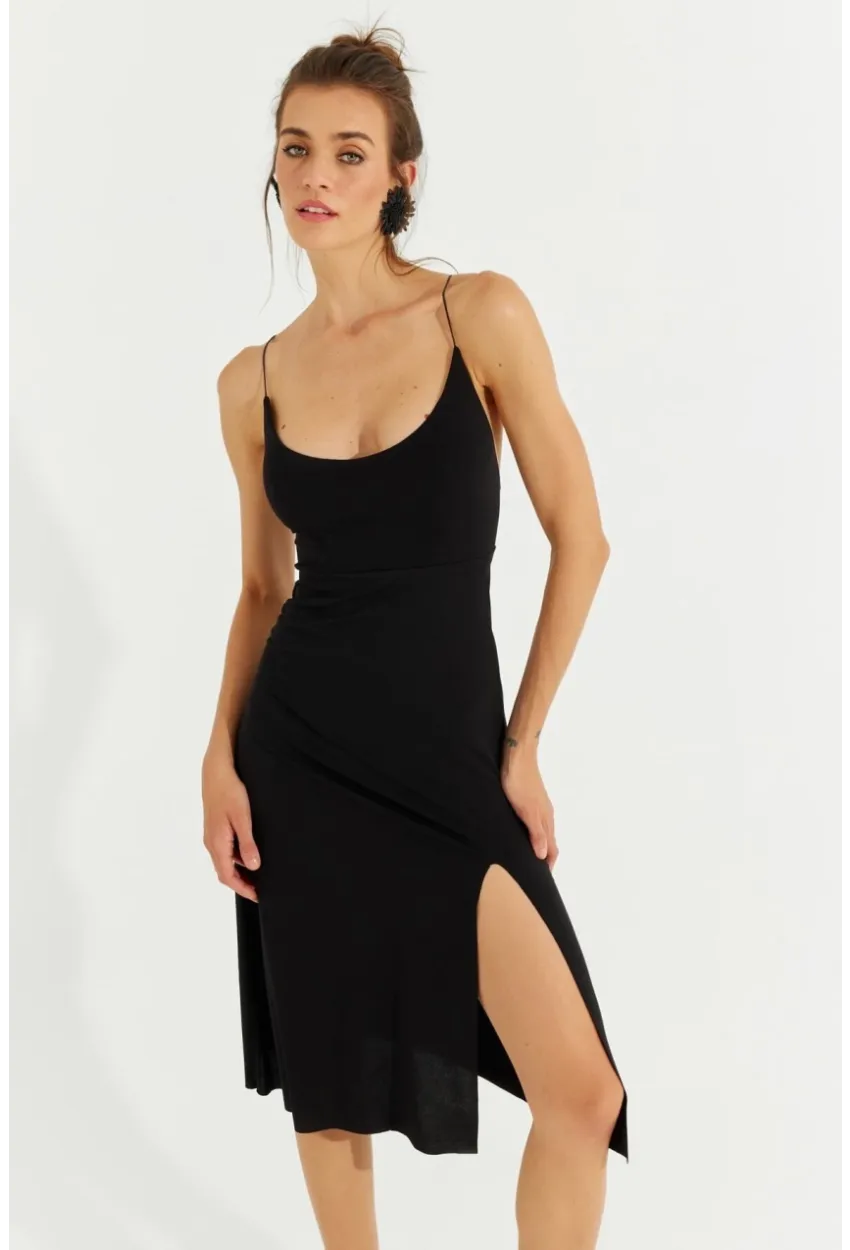 Kadın Siyah Sırtı Çapraz Yırtmaçlı Midi Elbise TW70135