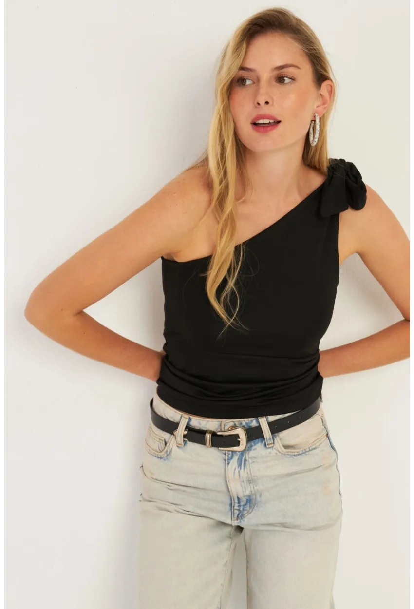 Kadın Siyah Tek Omuz Bluz  EY2756