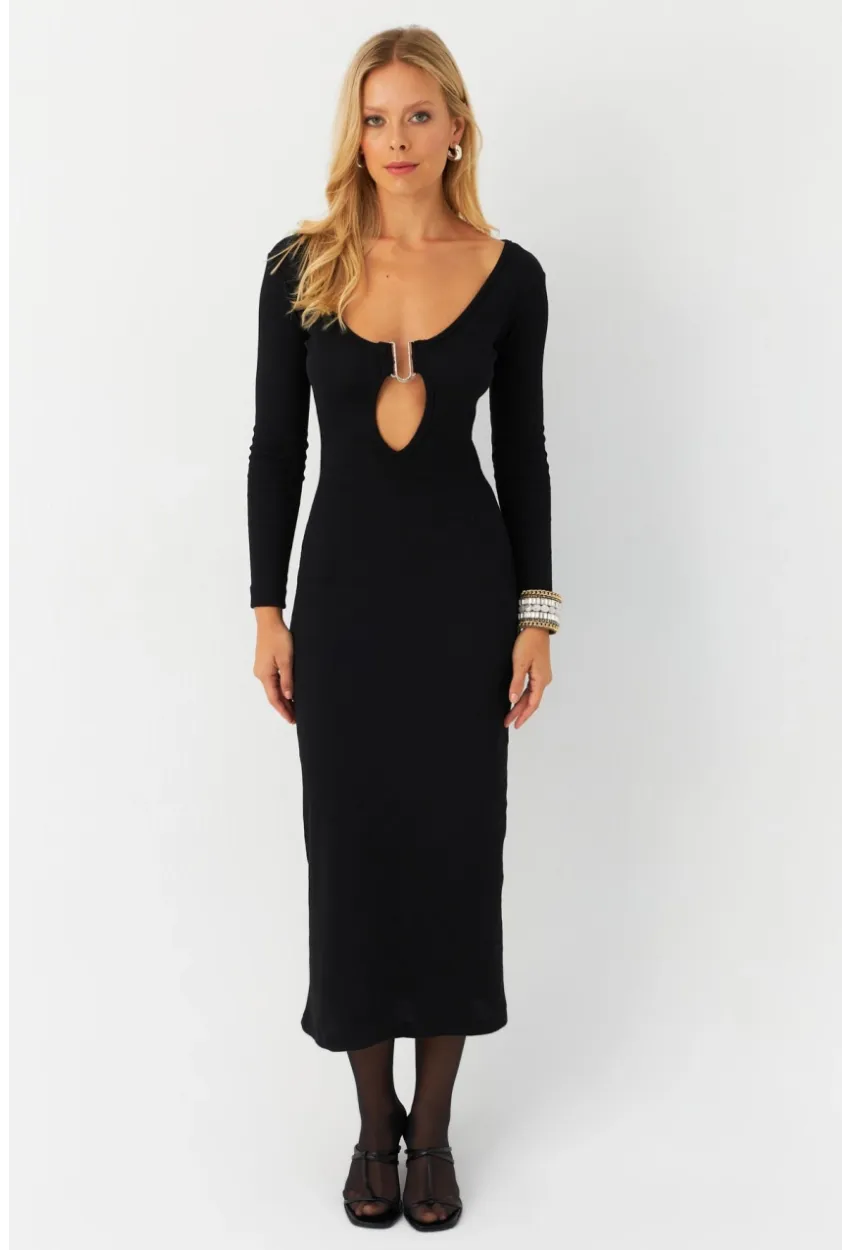 Kadın Siyah Toka Aksesuarlı Pencereli Midi Elbise EY2999