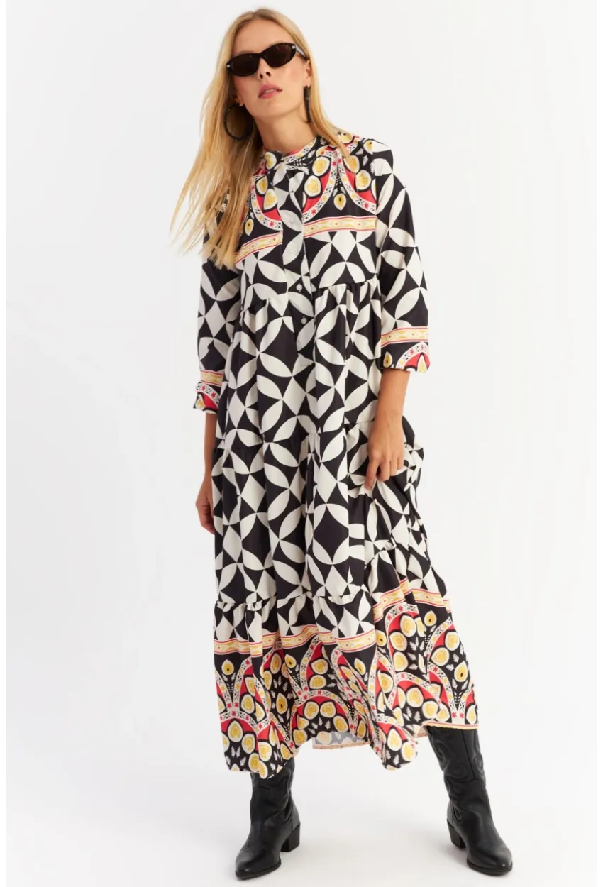 Kadın Siyah Volanlı Desenli Maxi Elbise YLE14