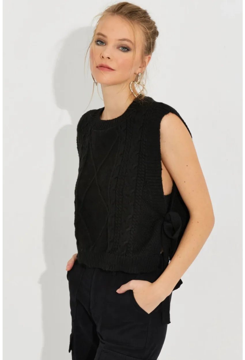 Kadın Siyah Yanları Bağlamalı Süveter YV210