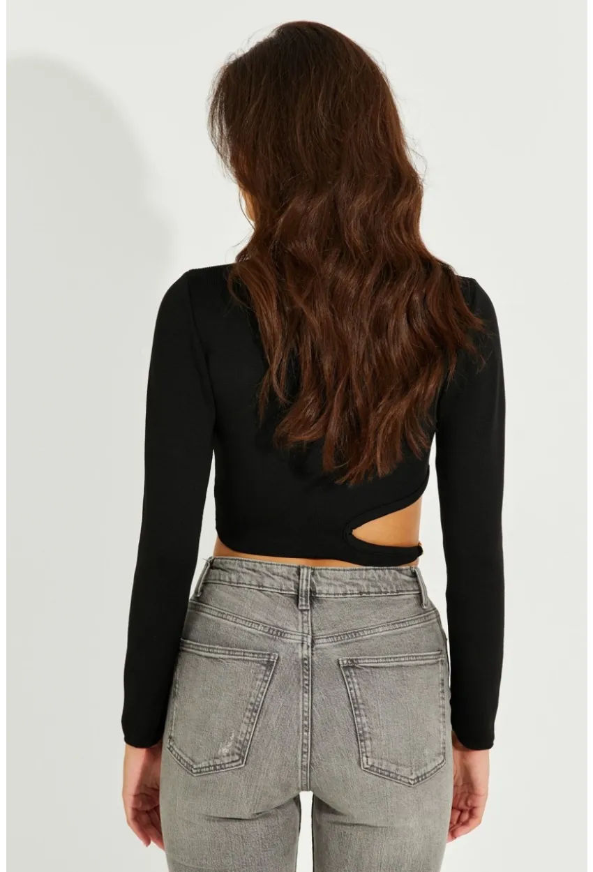 Kadın Siyah Zincir Detaylı Triko Crop Bluz KZ2802