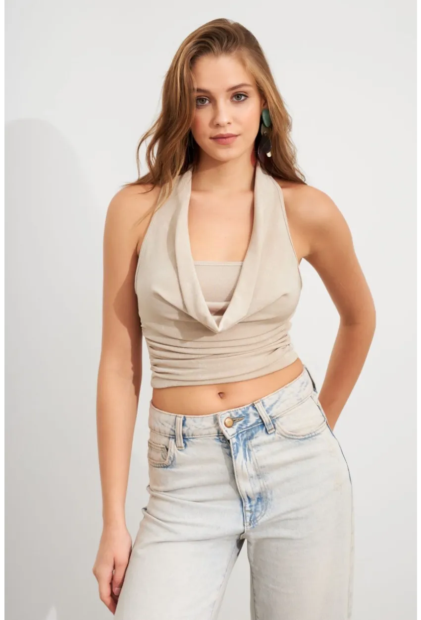 Kadın Vanilya Zincir Aksesuarlı Degaje Yaka Bluz MTK13443