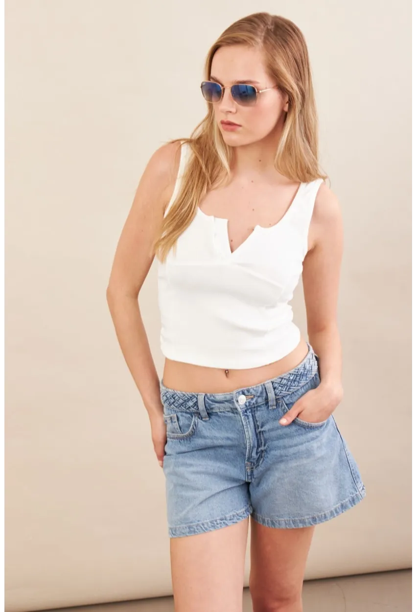 Kadın Beyaz Agraflı Kısa Bluz ZH167