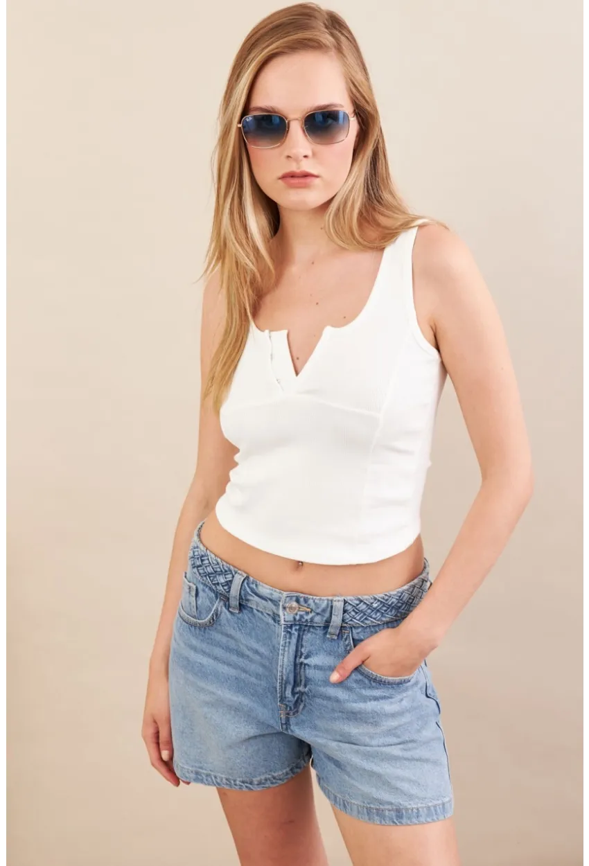 Kadın Beyaz Agraflı Kısa Bluz ZH167