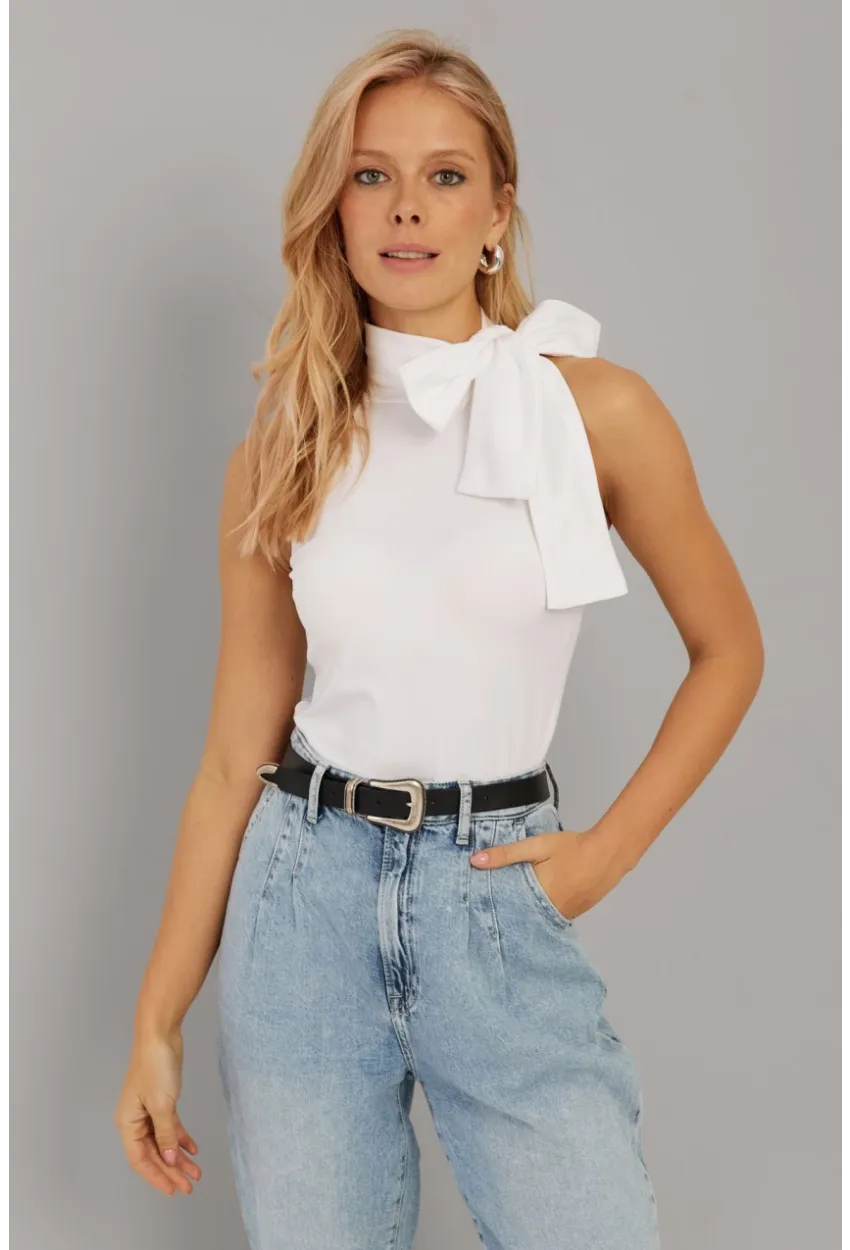 Kadın Beyaz Fiyonklu  Bluz EY2726