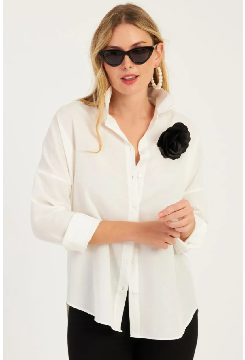 Kadın Beyaz Gül Aksesuarlı Gömlek SF2540