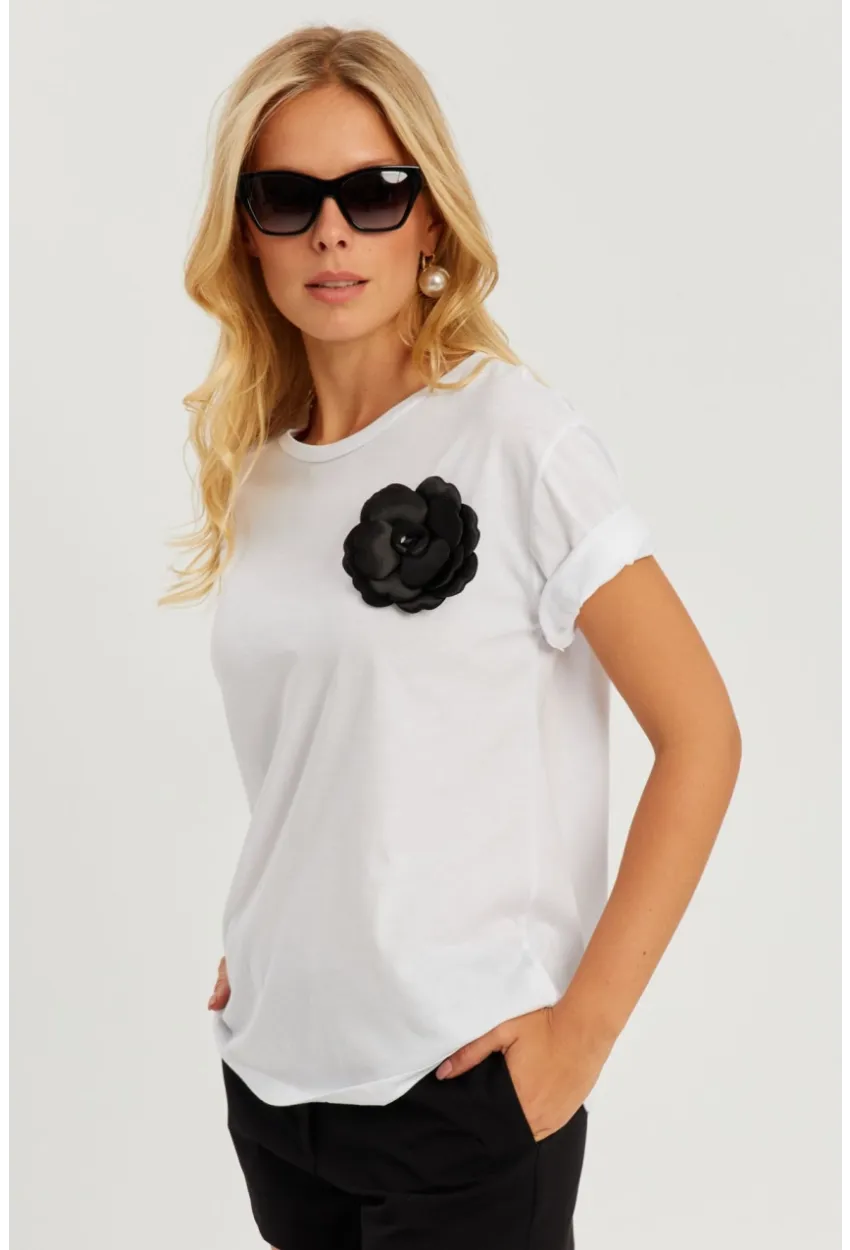 Kadın Beyaz Gül Aksesuarlı T-Shirt SF12721