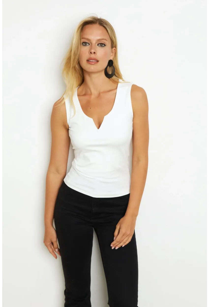 Kadın Beyaz Kolsuz Bluz EY2712