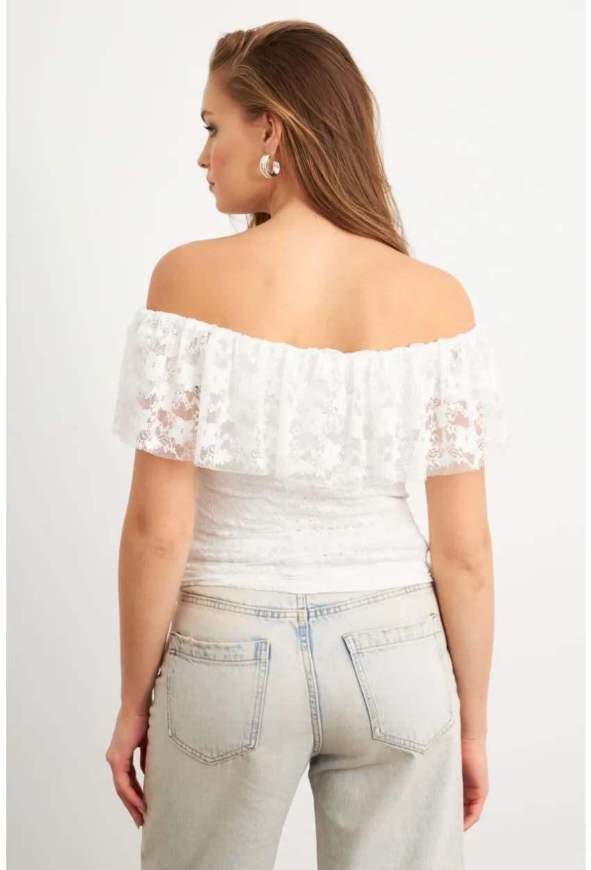 Kadın Beyaz Madonna Yaka Dantel Bluz MTK13549