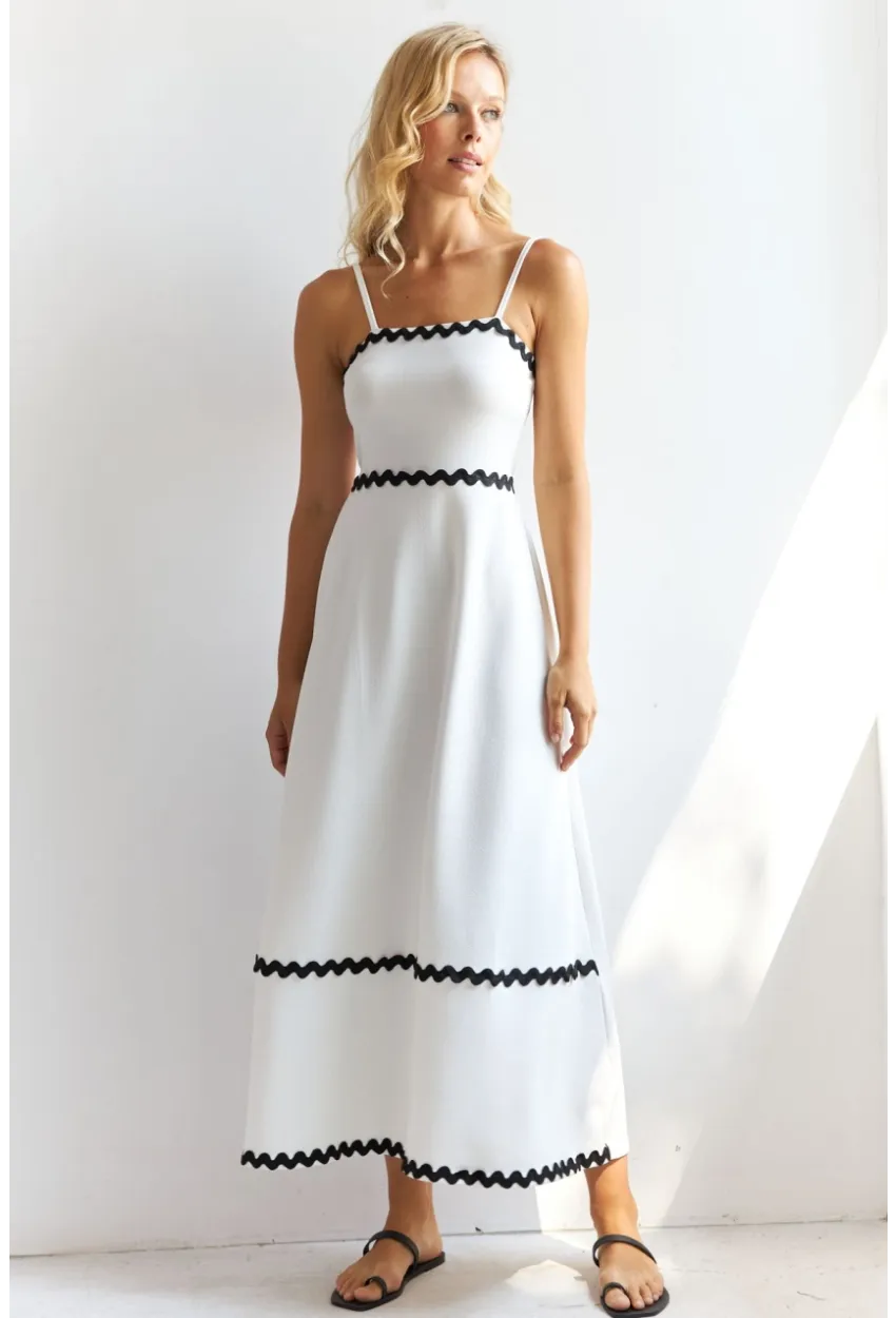 Kadın Beyaz Nakış Detaylı Midi Elbise HOL2128