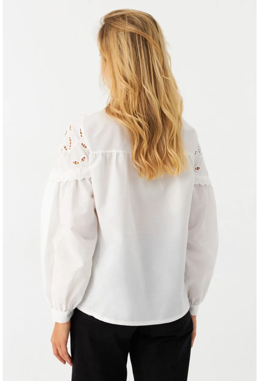 Kadın Beyaz Nakışlı Gömlek MQS2093