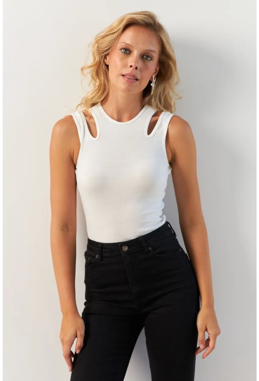 Kadın Beyaz Omuz Pencereli Bluz MK20