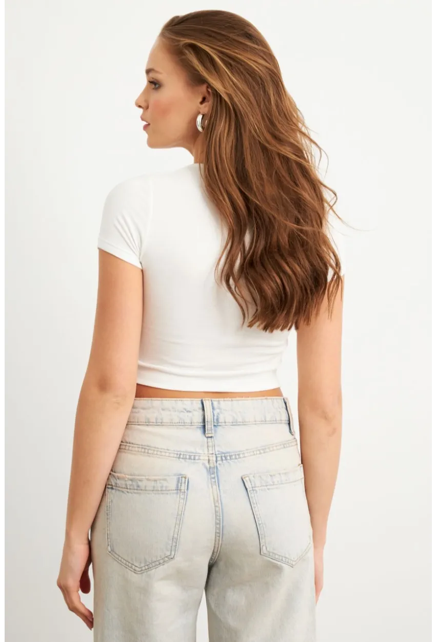 Kadın Beyaz Önü Düğmeli Basic T-Shirt TOP07