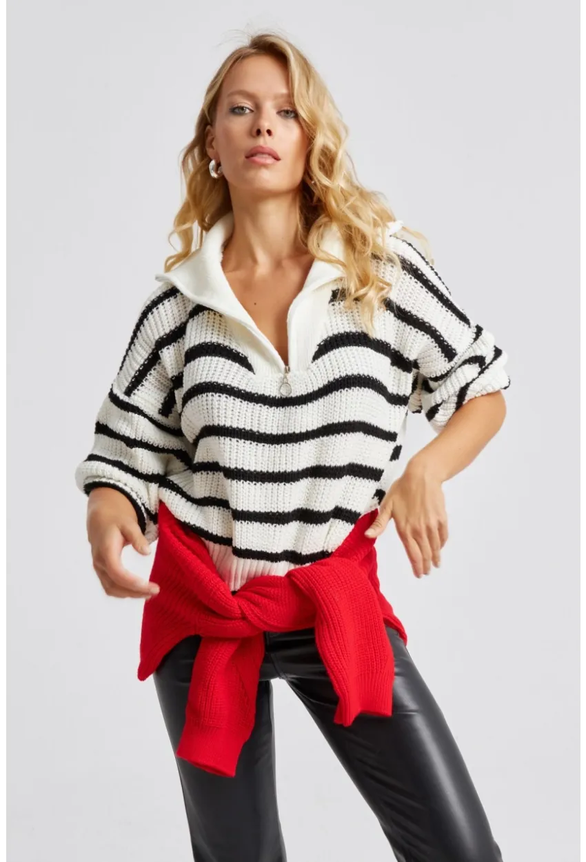 Kadın Beyaz-Siyah Fermuarlı Çizgili Kazak MSS133