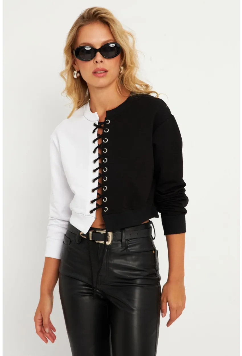 Kadın Beyaz-Siyah Kuşgözlü Kısa Sweatshirt TF02