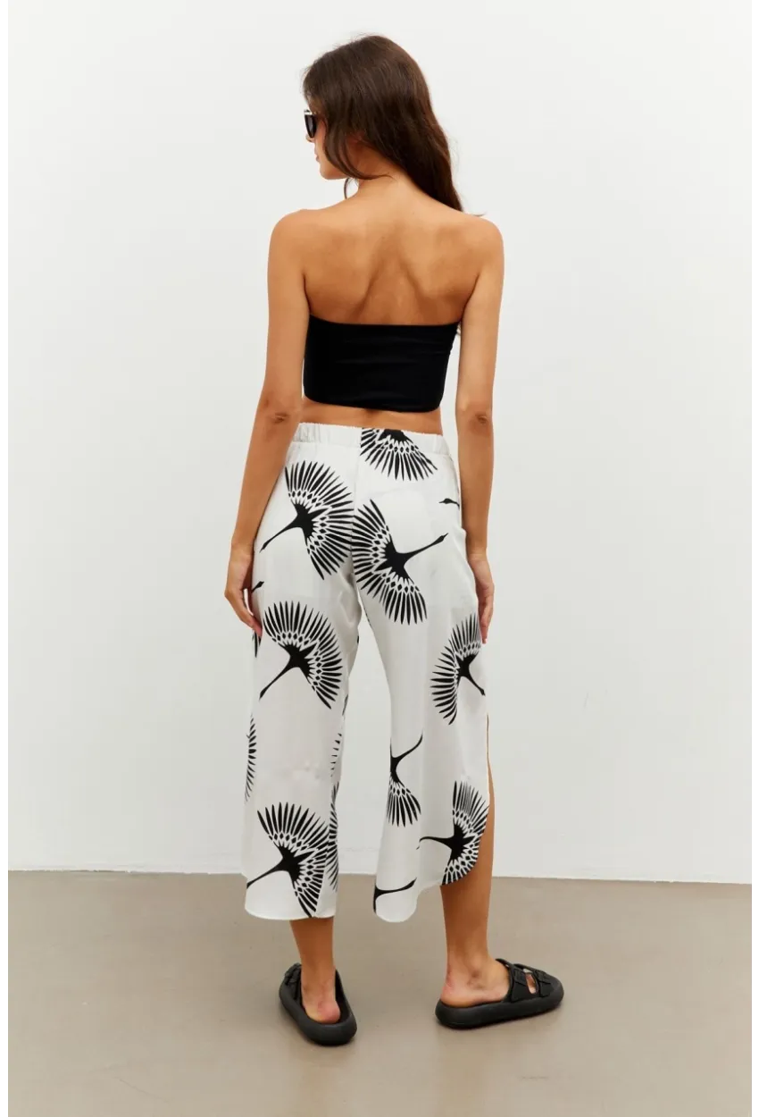 Kadın Beyaz-Siyah Pareo Desenli Pantolon ÖM402