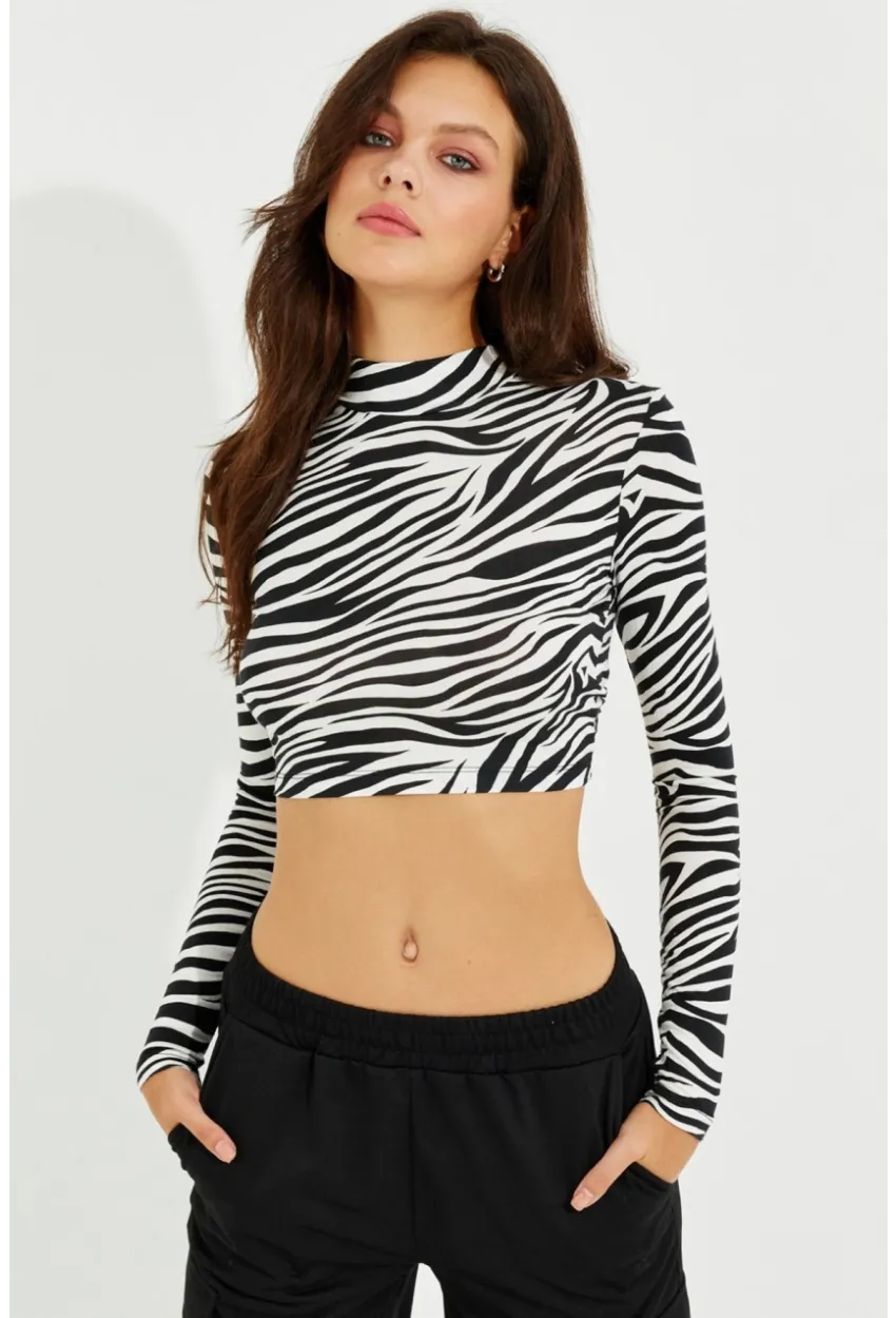 Kadın Beyaz-Siyah Sırtı Açık Zebra Desenli Crop Bluz LPP1232