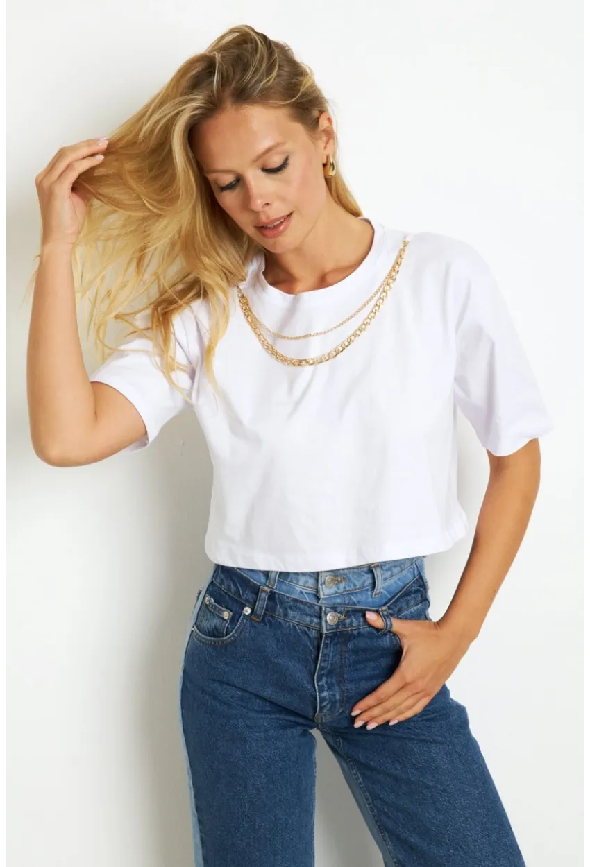 Kadın Beyaz Zincir Aksesuarlı Kısa T-Shirt HT109