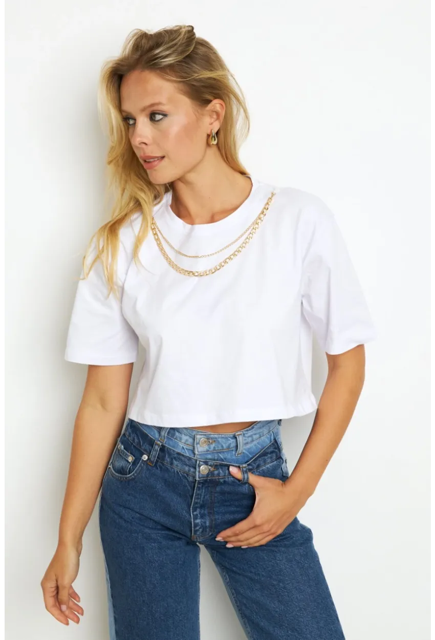 Kadın Beyaz Zincir Aksesuarlı Kısa T-Shirt HT109