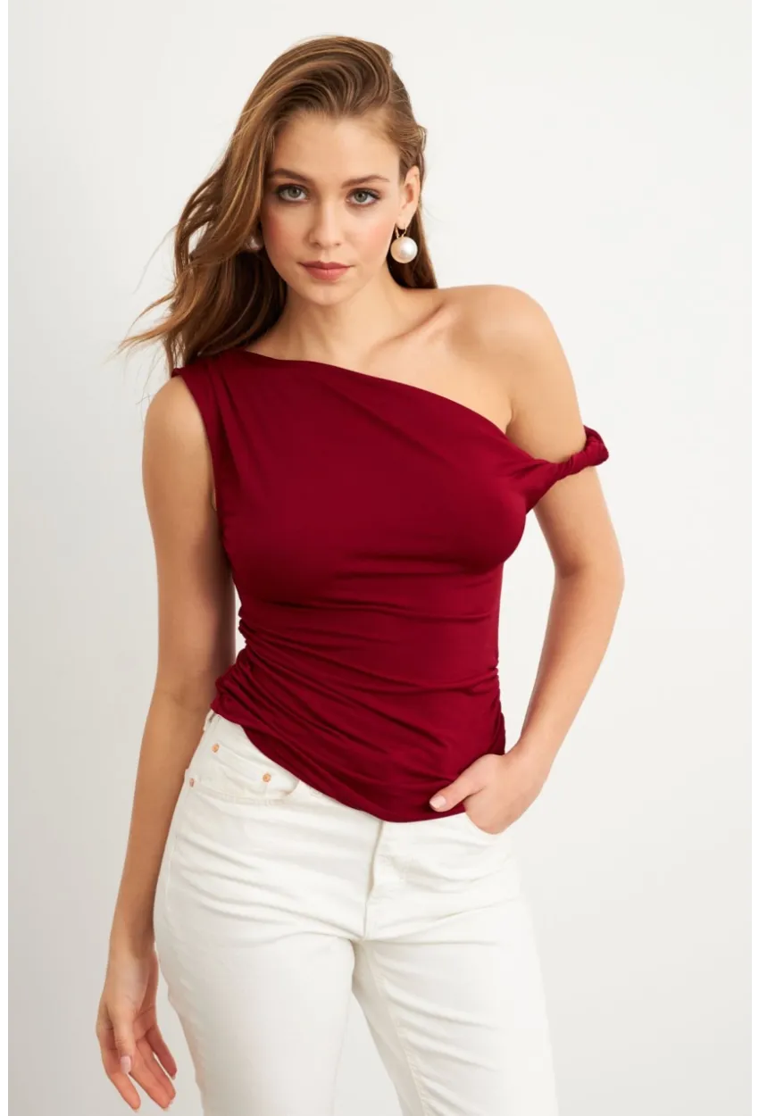 Kadın Bordo Asimetrik Kol Bluz VA100