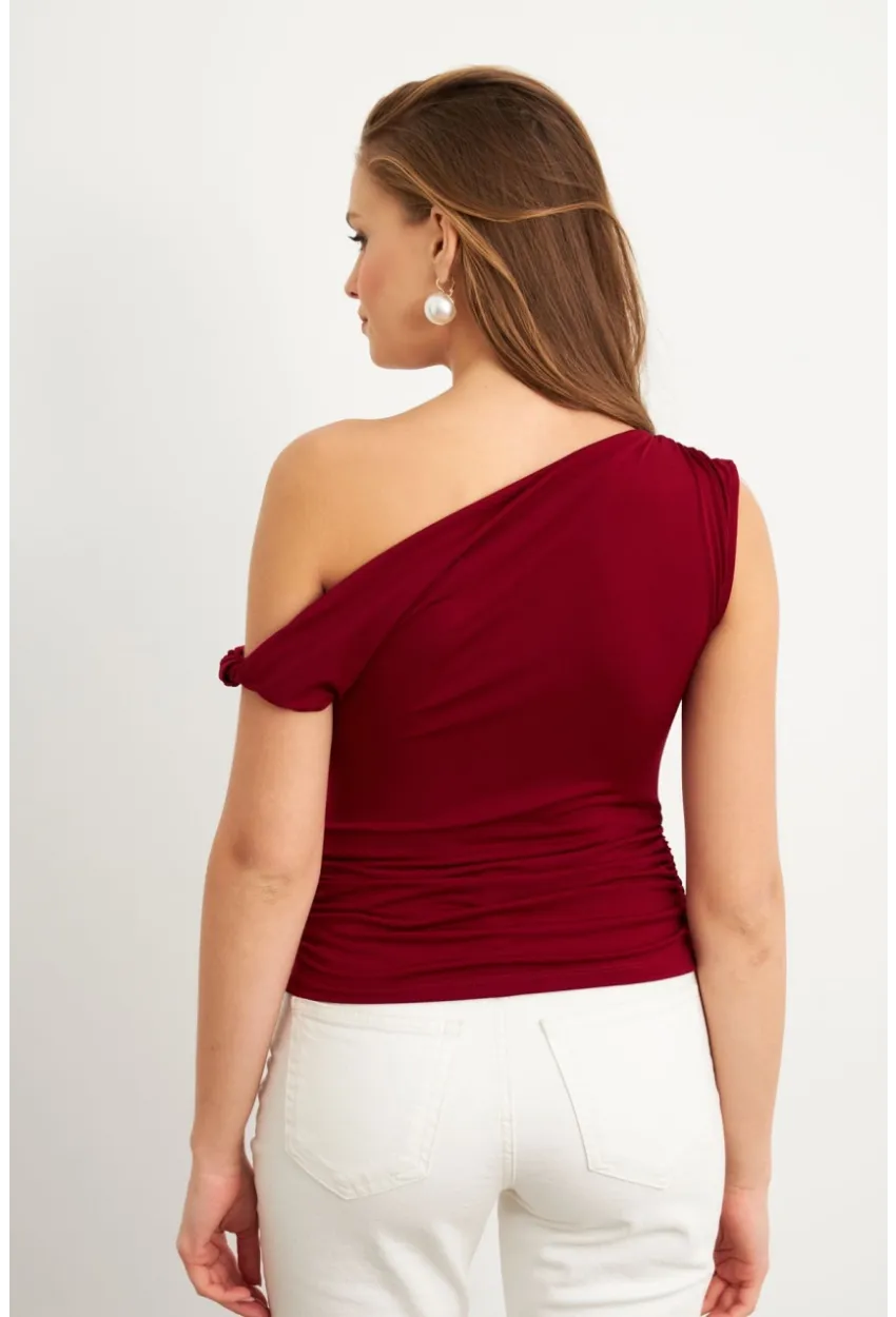 Kadın Bordo Asimetrik Kol Bluz VA100
