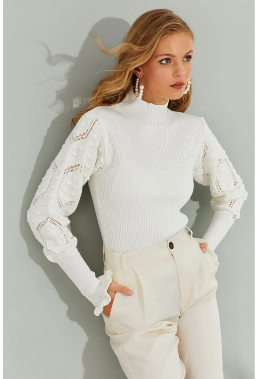 Kadın Ekru Kolları Ajurlu Triko Bluz SMT218