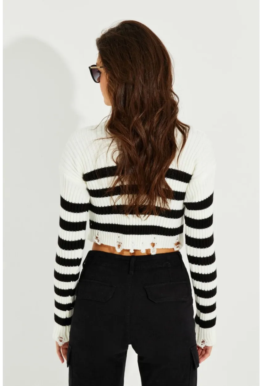 Kadın Ekru-Siyah Çizgili Yırtık Crop Kazak SF2200