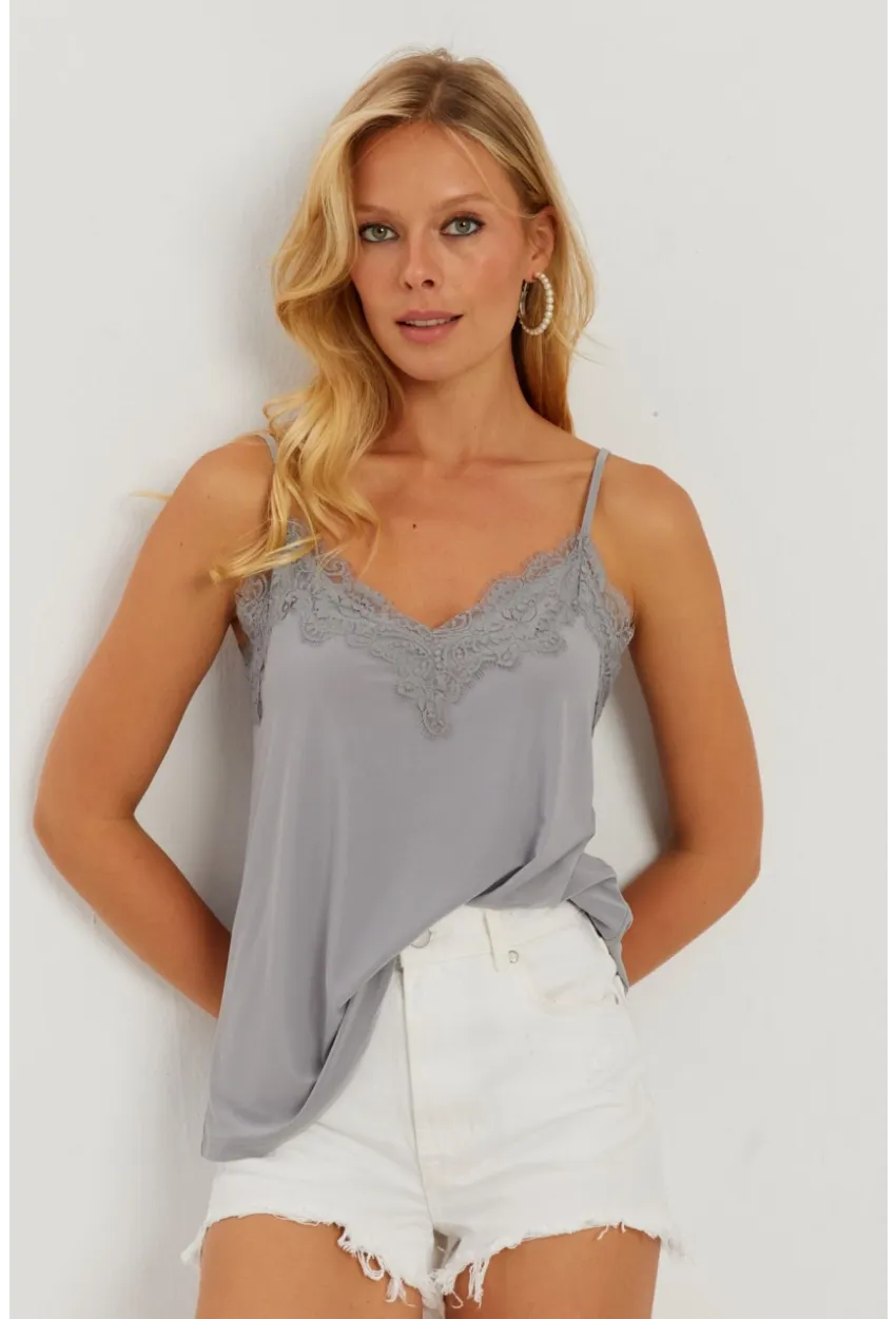 Kadın Gri Dantel Detaylı Atlet AYD265