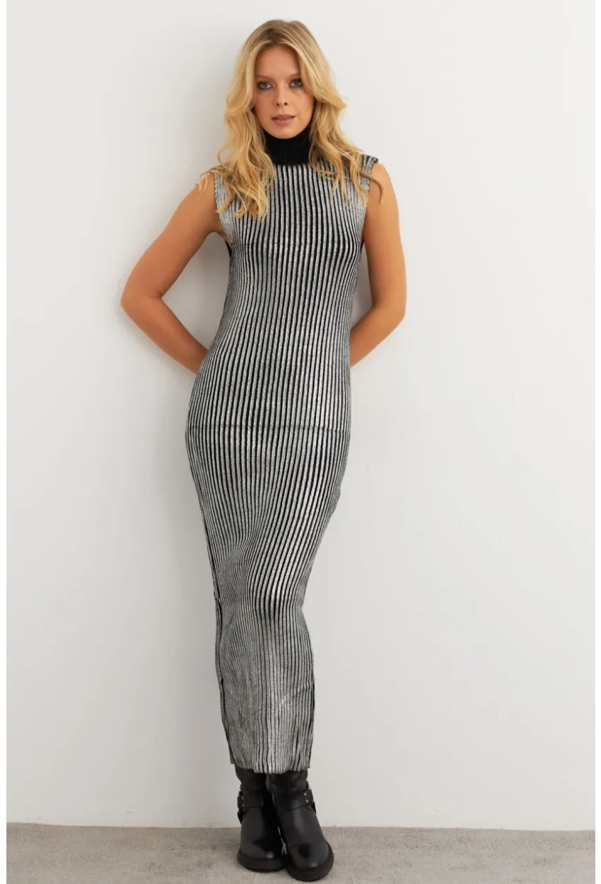 Kadın Gümüş Rengi Varaklı Balıkçı Maxi Elbise RM599