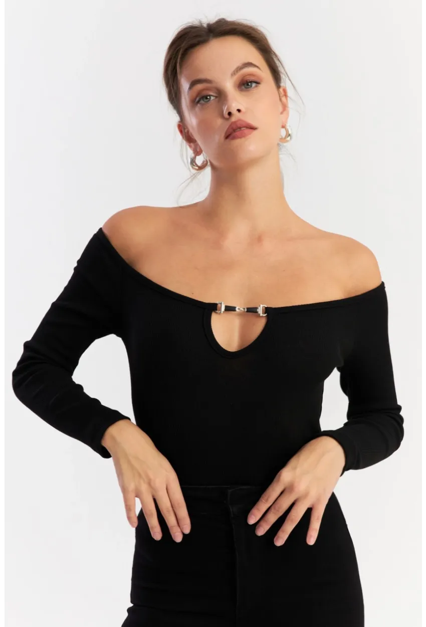 Kadın Siyah Aksesuarlı Kaşkorse Bluz EY2918