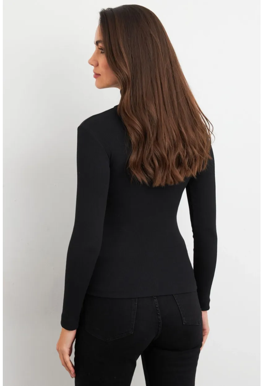 Kadın Siyah Aksesuarlı Pencereli Kaşkorse Bluz EY3032