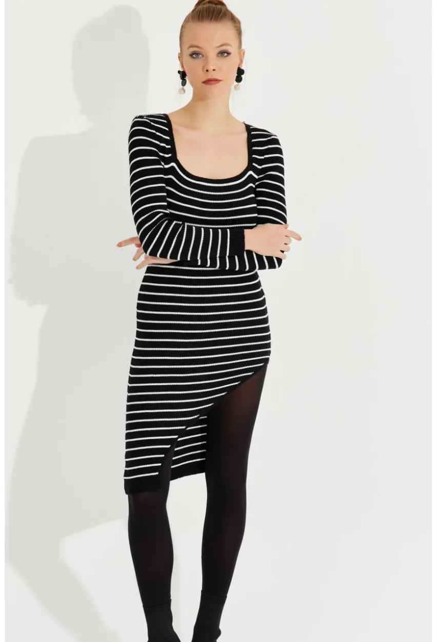 Kadın Siyah Asimetrik Çizgili Triko Elbise SF2517