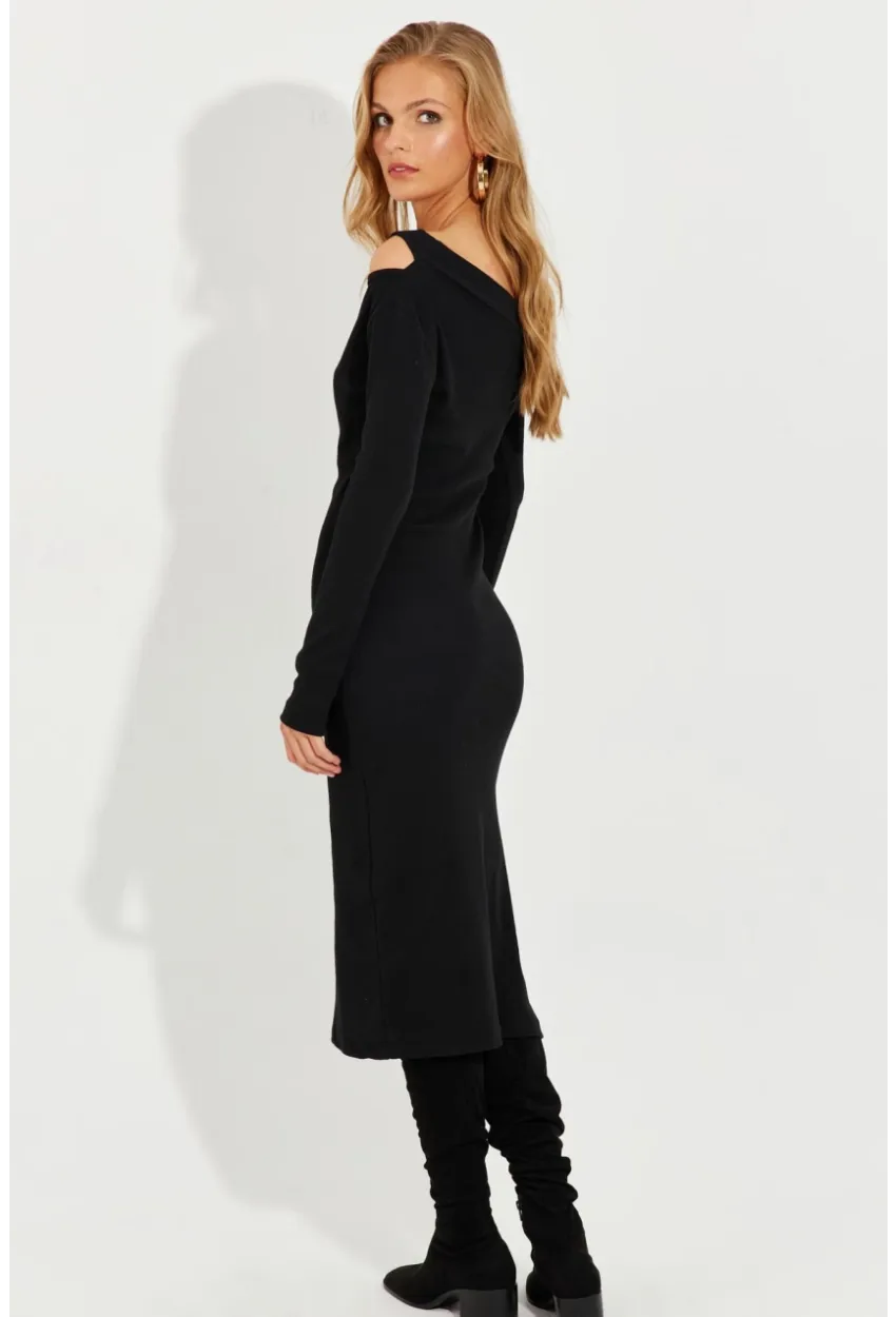 Kadın Siyah Asimetrik Yaka Pencereli Yırtmaçlı Midi Elbise EY2576